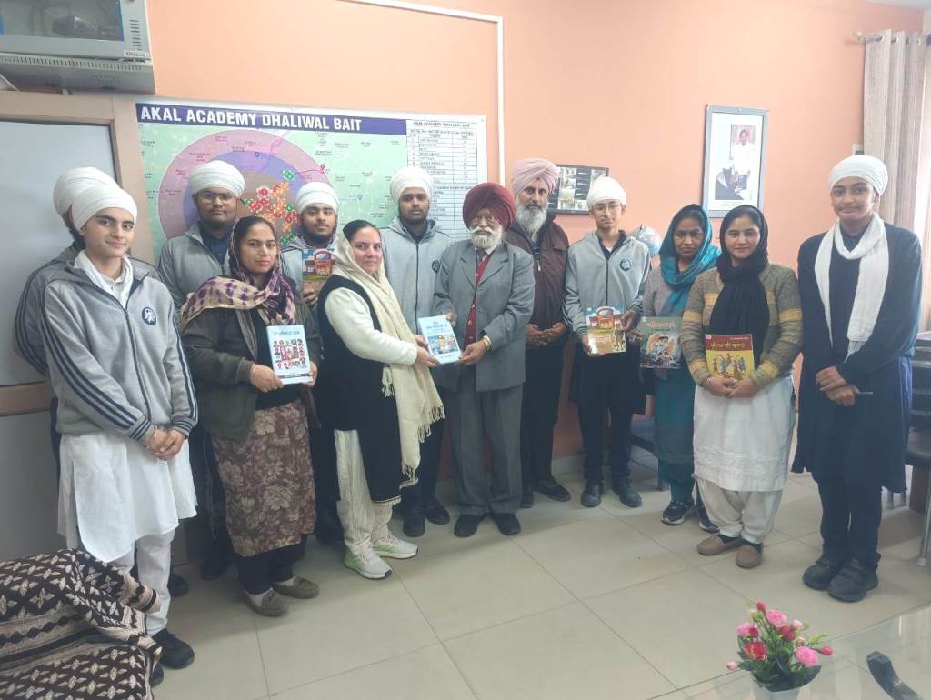 Principal Bahadur Singh Gosal Donates Books to Akal Academy Dhariwal Bet Library
